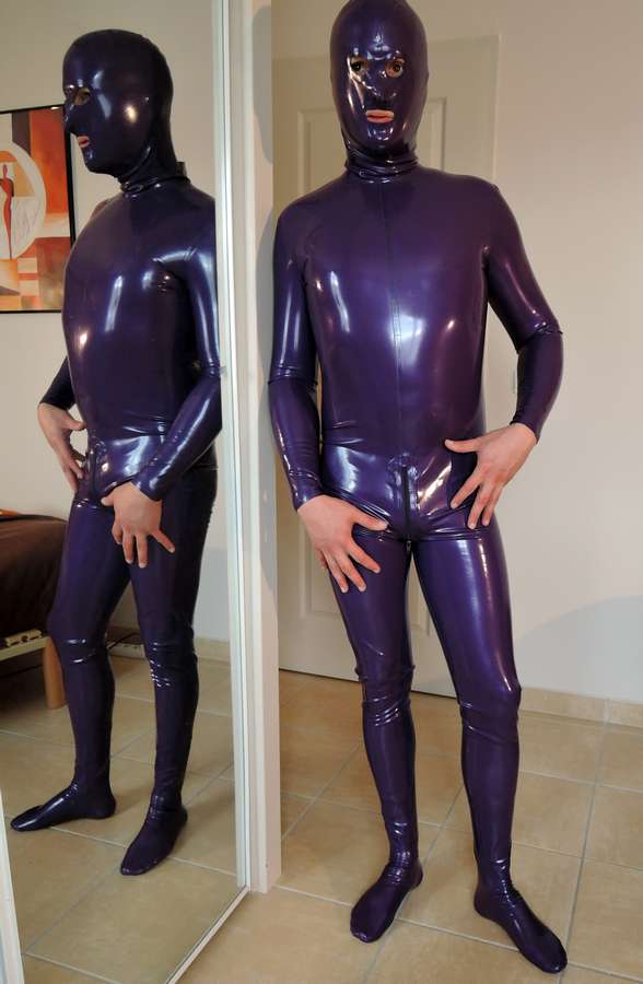 Catsuit violette
Ma nouvelle catsuit violette, de LatexCatFish
Mots-clés: latex catsuit
