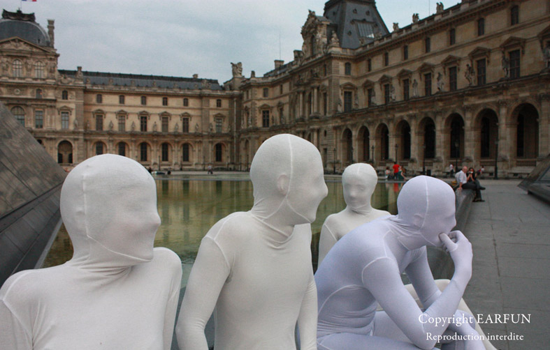 Zentai au Louvre
2 filles ,Alexis et moi a Paris
