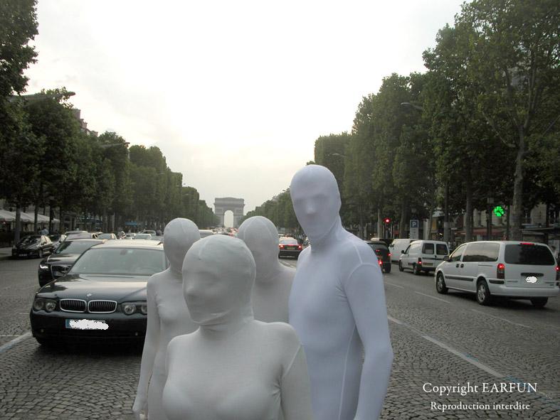 a 4 sur les Champs Elysées
2 filles,alexis et moi a Paris
