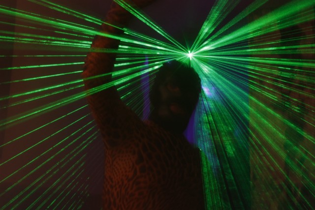 laser et zentai
