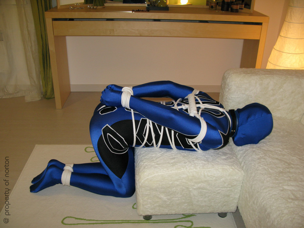 bleu_black05.jpg