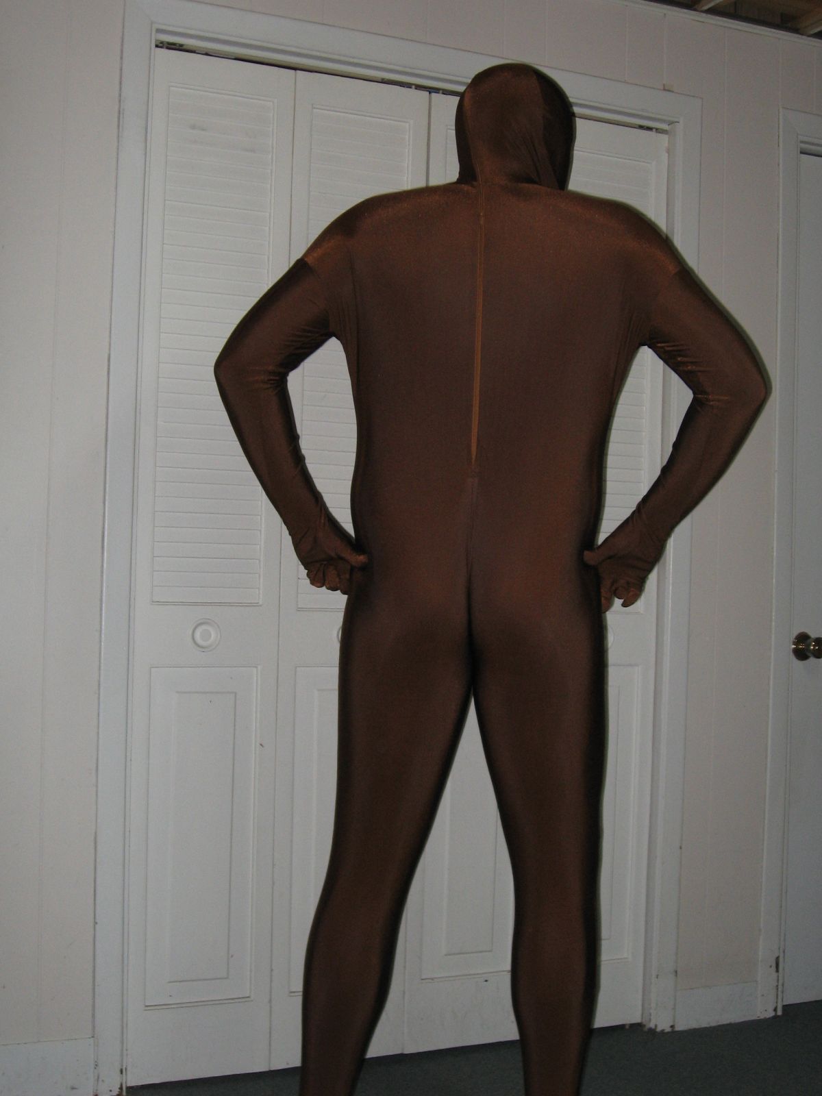 Zentai Brun
Mots-clés: brun
