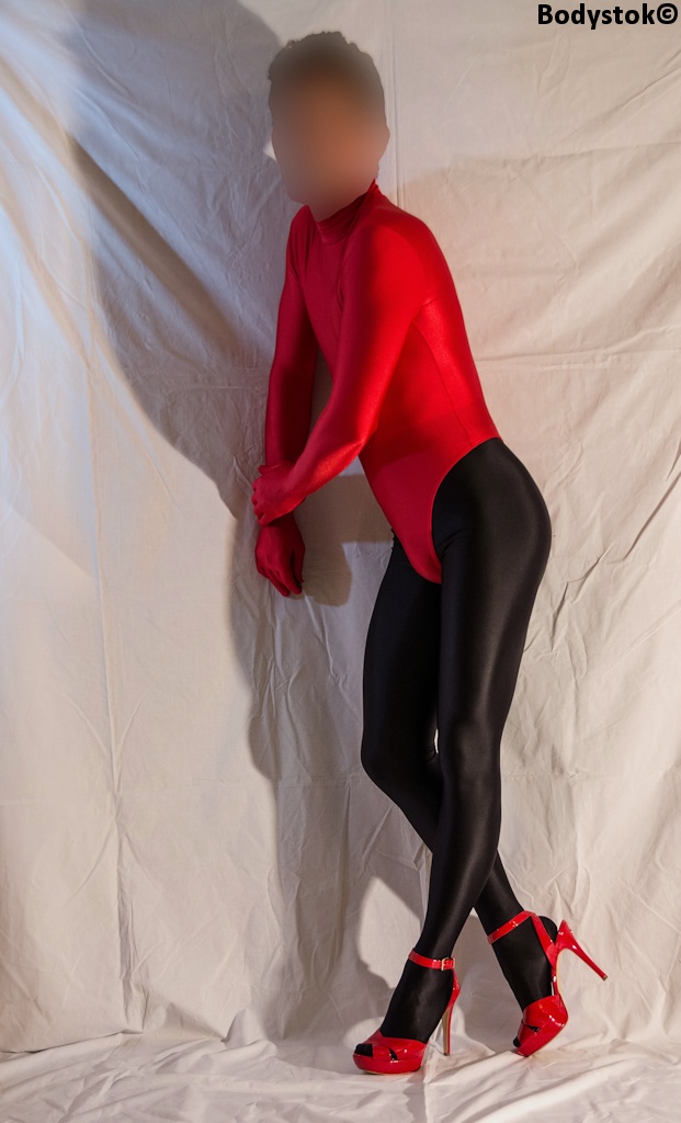pantyhose_seamed_lycra_with_thong_red_leotard_002lo.jpg