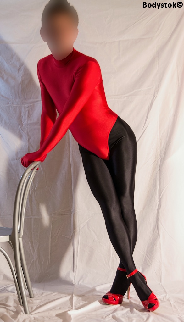 pantyhose_seamed_lycra_with_thong_red_leotard_006lo.jpg