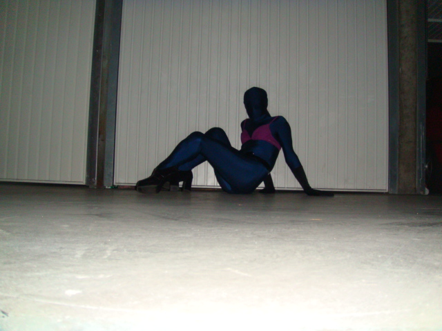 zentai_au_garage_002.JPG