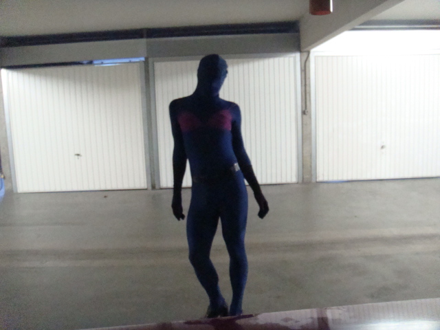 zentai_au_garage_008.JPG