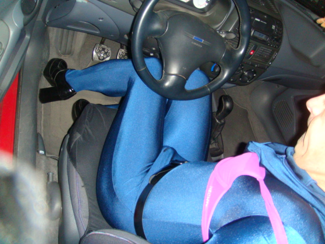 zentai au garage
