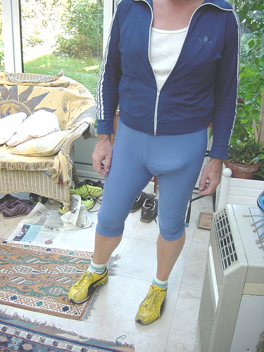 comme regulierement  je  fais du running  seul ou avec des potes   collant tren,sparents sou le lycra
