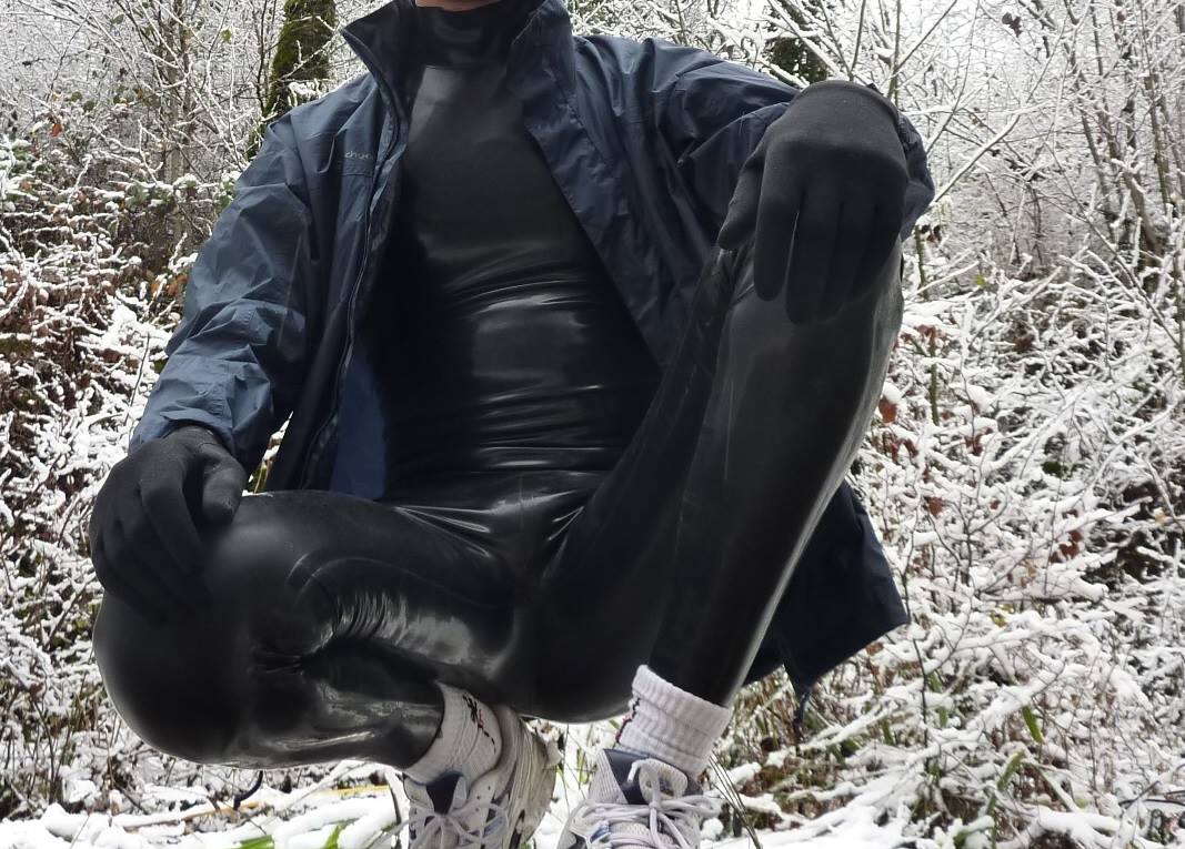 Rando latex dans la neige
