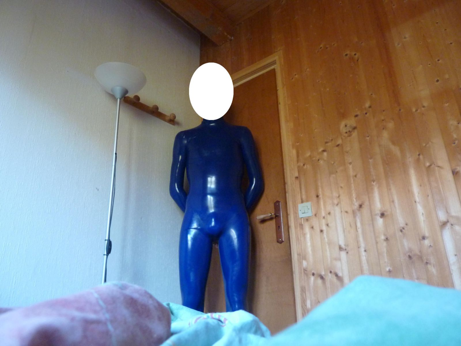 combinaison latex bleue sans fermeture
Mots-clés: combinaison latex