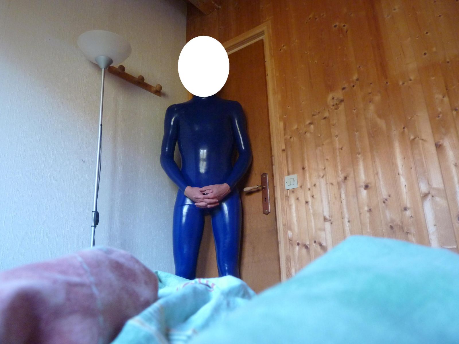 combinaison latex bleue sans fermeture
Mots-clés: combinaison latex