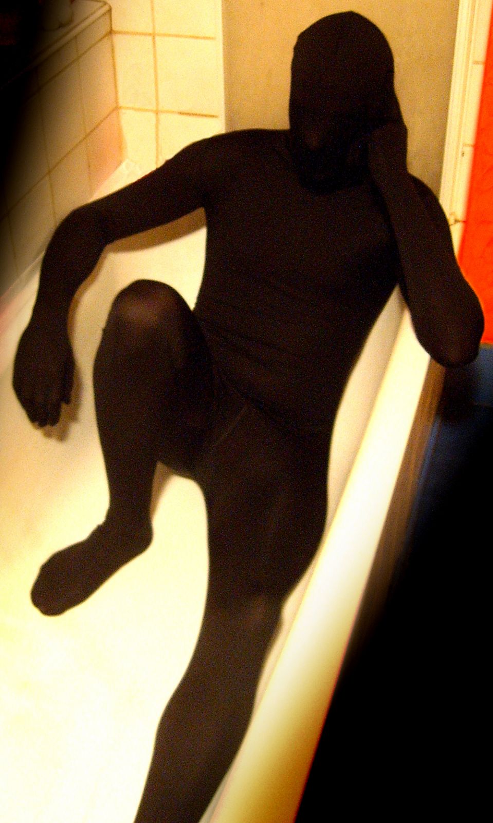 Le Zentaï prend un bain sans eau
Grosse retouche sur cette photo. J'aurai peut-être pas du, je ne sais pas.
Mots-clés: bain 