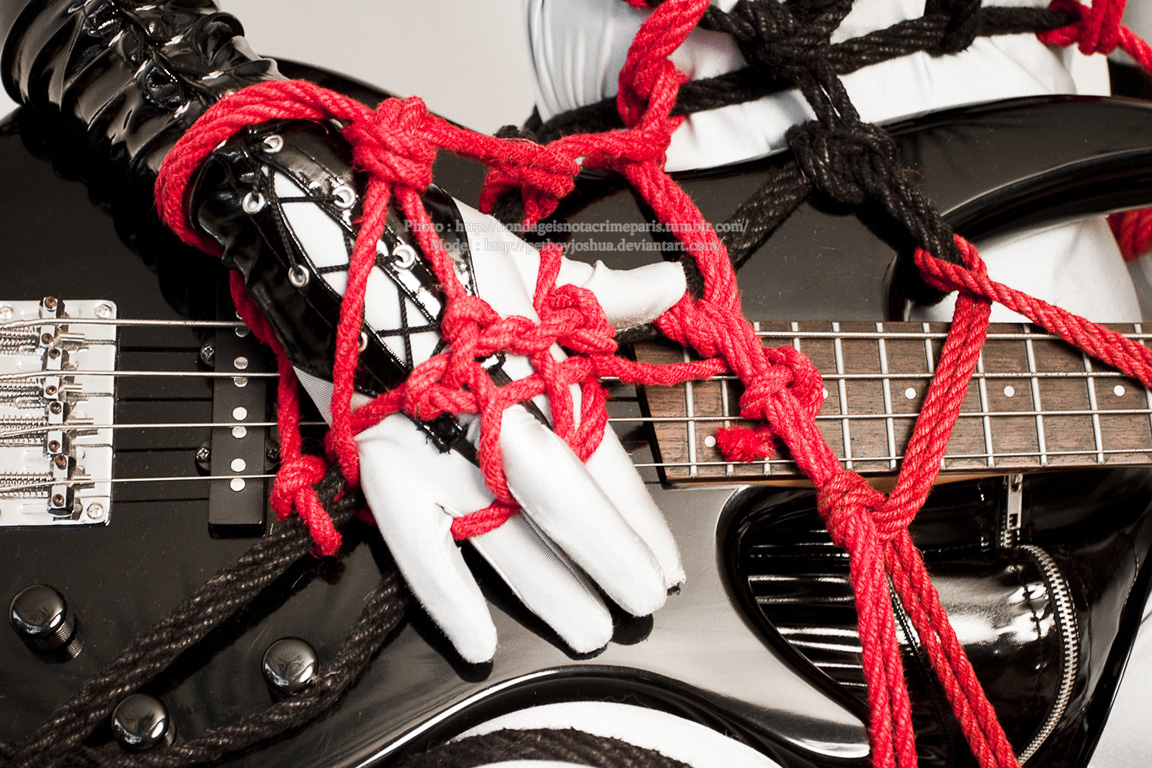 Joshua - Basse
Mots-clés: vinyle joshua petboy bondage shibari