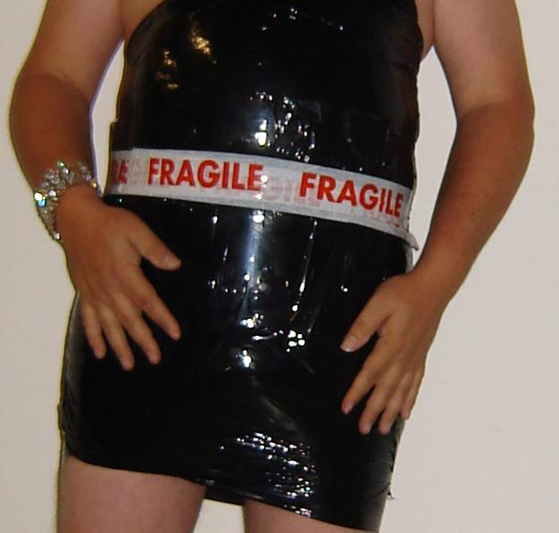 Christophe avec sa petite robe
Petite robe en film étirable: attention fragile
