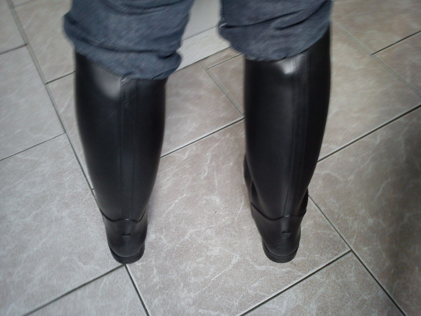 BECD 
2ème série de mes bottes équitation caoutchouc
Mots-clés: BECD bottes equitation caoutchouc rubber boot ridding