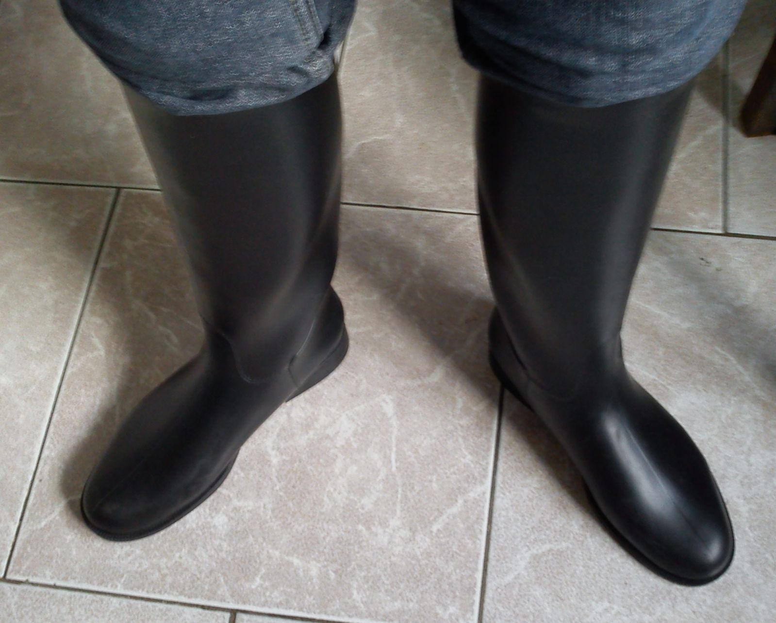 BECD 
2ème série de mes bottes d'équitation en caouchouc. Super classe et super confortable
Mots-clés: BECD bottes equitation caoutchouc rubber boot ridding