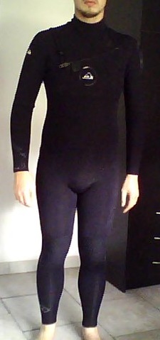 Combi surf
Mots-clés: combinaison néoprène neoprene caoutchouc moulant neo wetsuit rubber surf chestzip frontzip