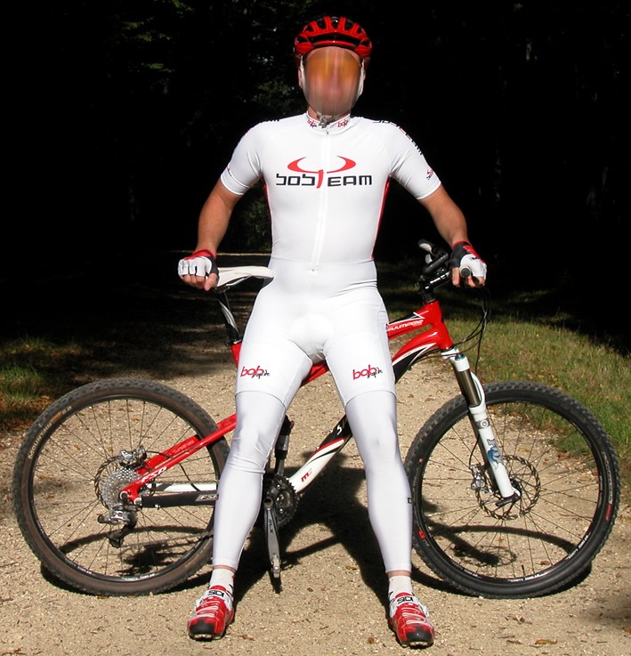 Bobteam skinsuit 01
Combinaison été BobTeam Blanc Taille L avec gants été LOOK, jambières Nalini Blanches et chaussures VTT Sidi Spider
Mots-clés: Skinsuit BobTeam Nalini Sidi