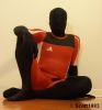 Zentai_noir_+_combi_Adidas_rouge_01.JPG