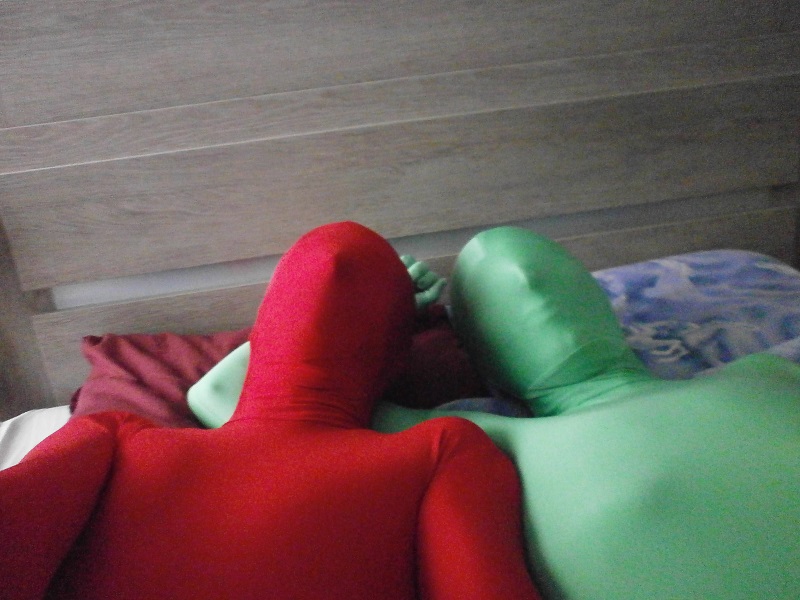 Maelle en vert, moi en rouge
