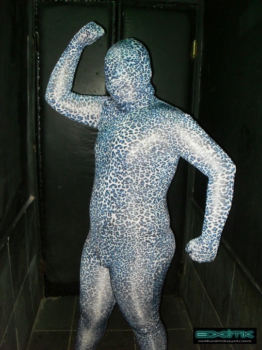 Shiny Leopard Zentai
Me in Zentai at Fetish Party in Rio de Janeiro
Mots-clés: zentai fetish party shiny leopard