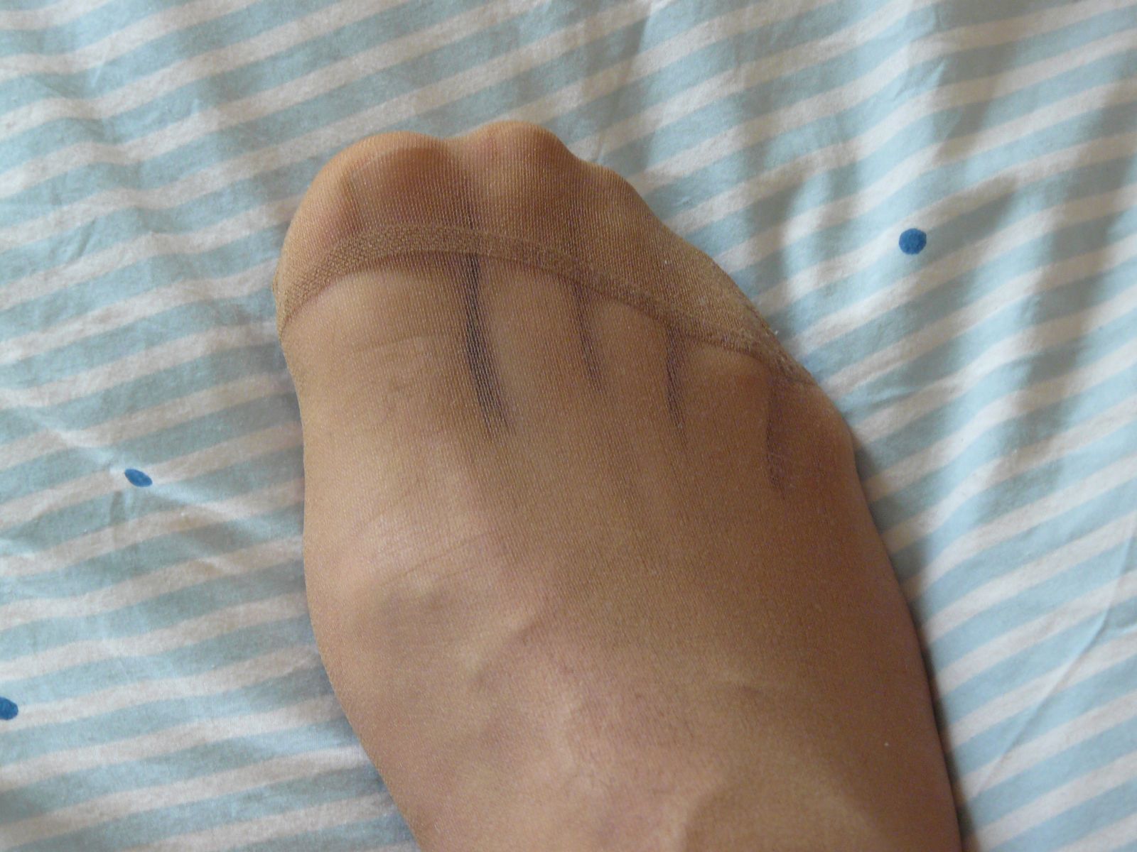 Première fois en collant de femme
Même mon pied est joli
