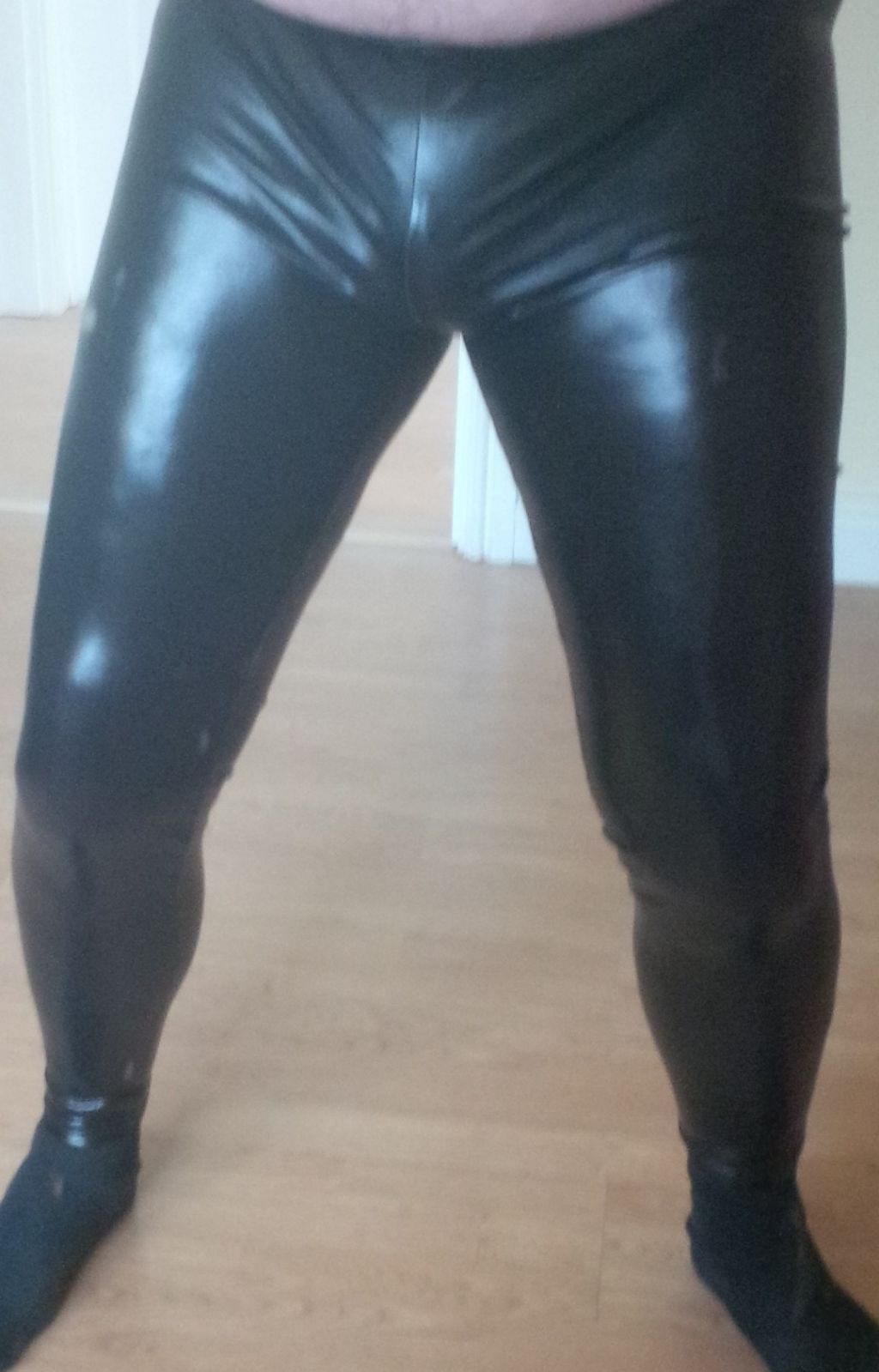shiny leggings
