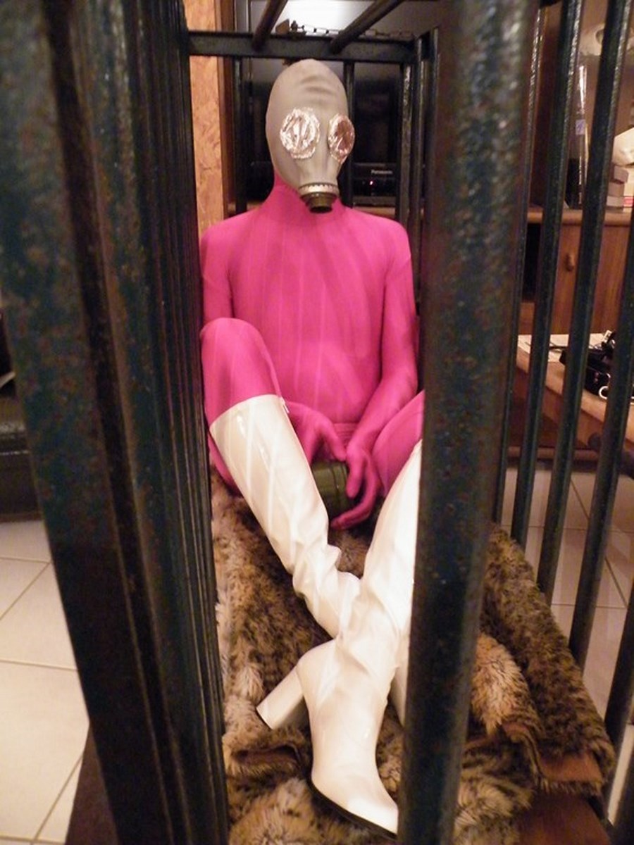 cage_zentai3_5B1600x12005D.JPG