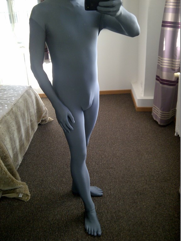 03
zentai yeux ouverts gris
Mots-clés: tergal16 zentai poitou charente cuir