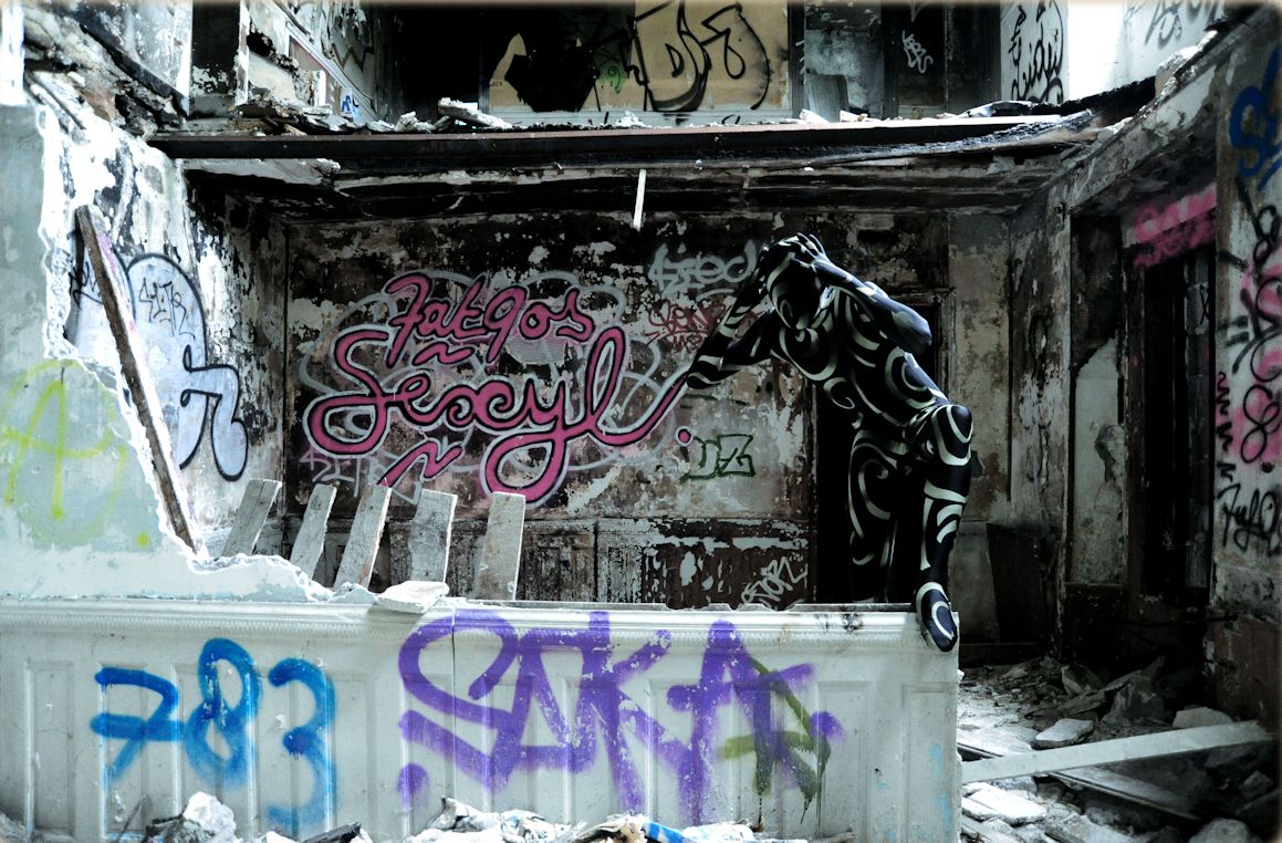 levibrok artwork
Mots-clés: zentai