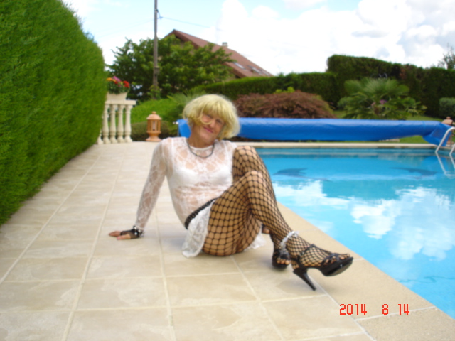 Emilie travesti en collant résille
Je suis une mignonne travesti amateur - discrète et non vénal - qui adore les collants, j'aimerai rencontrer sur la Savoie ou correspondre avec travesti amateur ou homme efféminé avec la même passion que moi pour les collants. 


