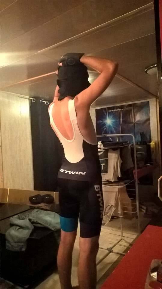 Mon nouveau cycliste de dos (Avec un jock en latex en dessous :p)
Mots-clés: jock latex cycliste