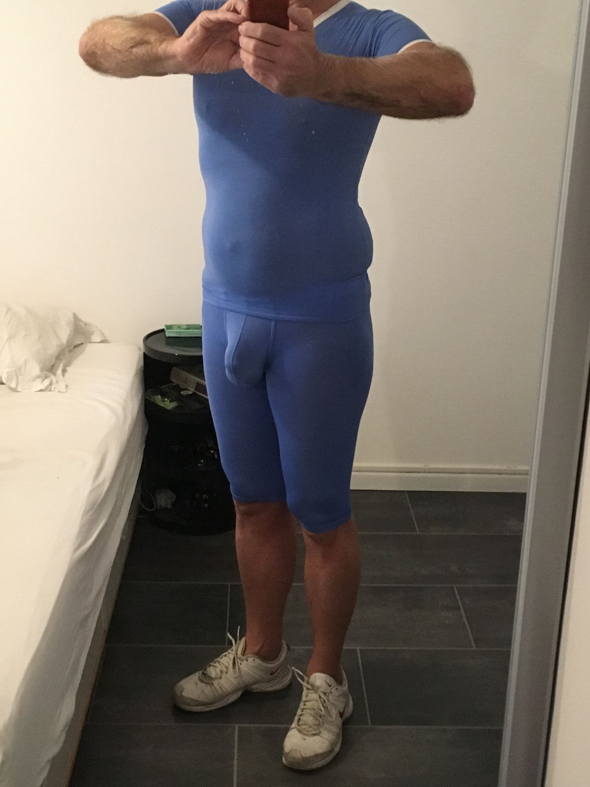 bleu 10 % elasthane, très fine et souple
